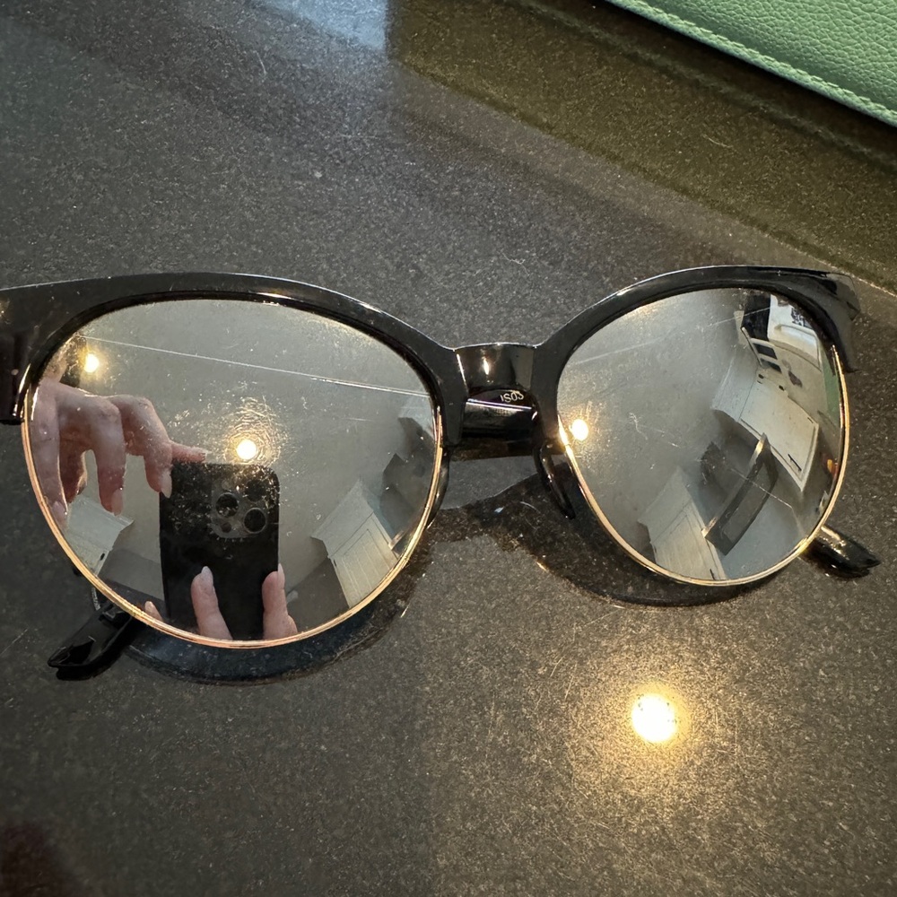 Stylish Black Sunglasses with Reflective Lenses